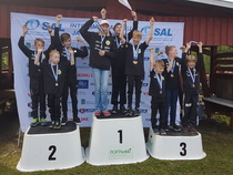 12T-sarjan pistoolin joukkuekilpailun mitalistit